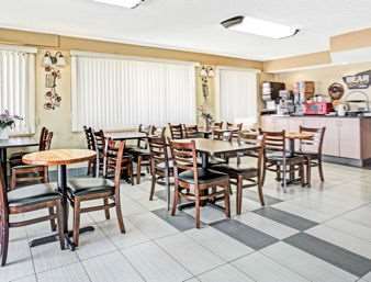 Knights Inn Aurora Nhà hàng bức ảnh