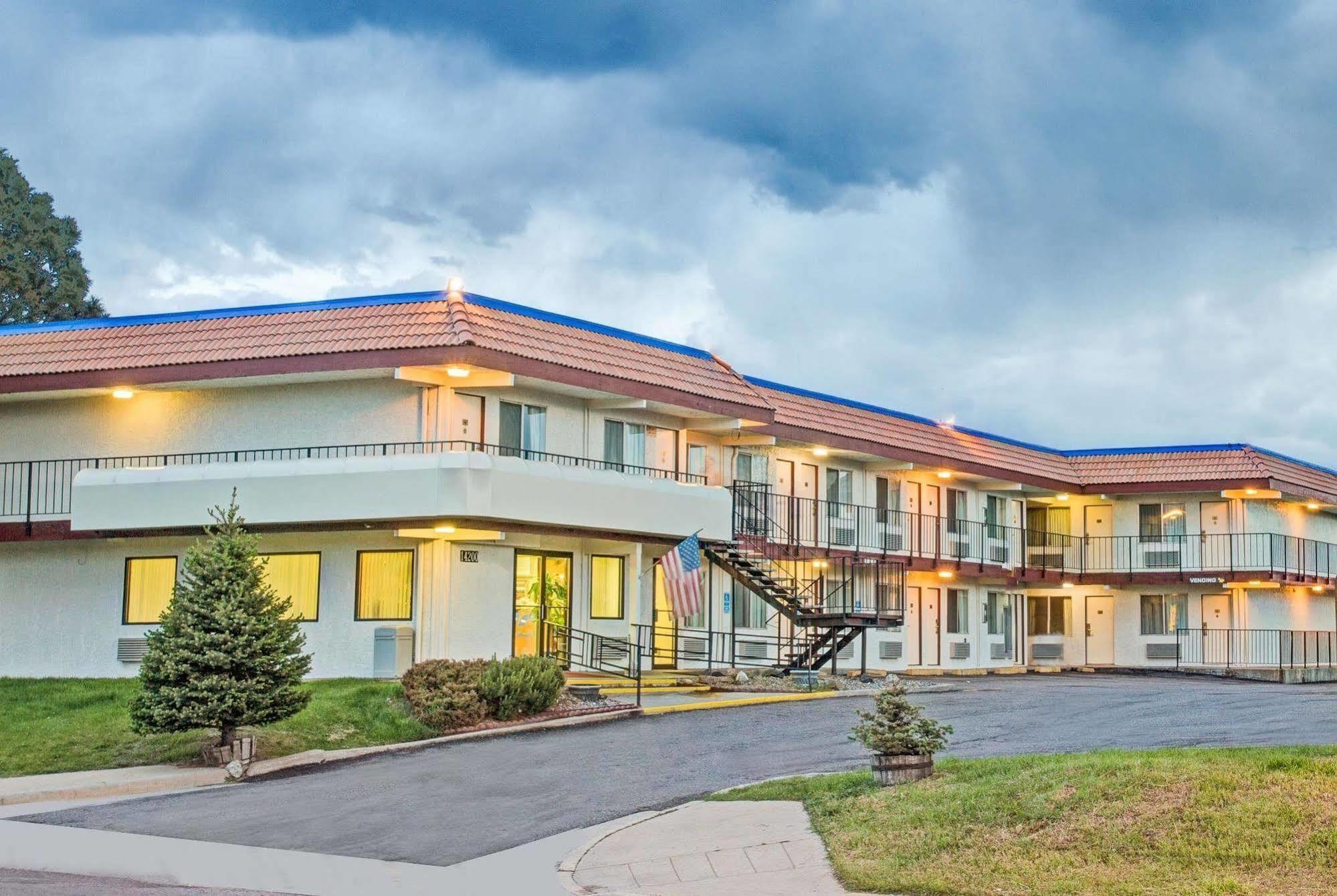 Knights Inn Aurora Ngoại thất bức ảnh