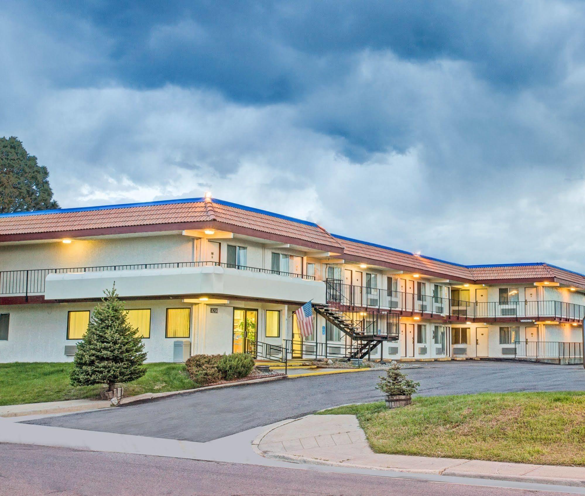 Knights Inn Aurora Ngoại thất bức ảnh